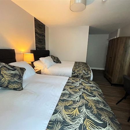 The Corner Rooms At The Black Horse Inn 스페니무어 객실 사진