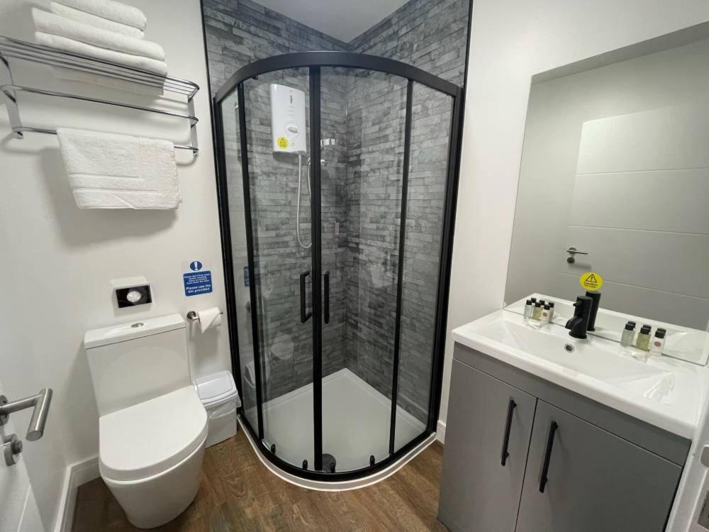 The Corner Rooms At The Black Horse Inn 스페니무어 객실 사진